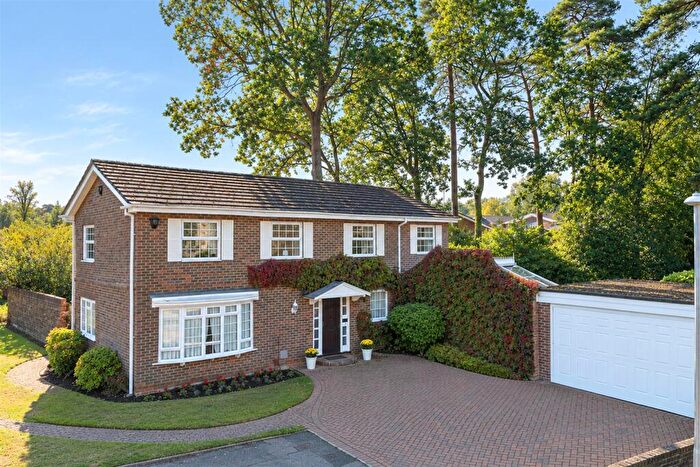 4 Bedroom Detached House For Sale In Knowles Avenue, Crowthorne, Berkshire, RG45
