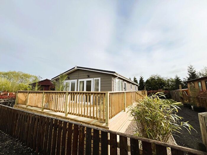 2 Bedroom Mobile/park Home For Sale In Dalton Bridge, Dalton, YO7