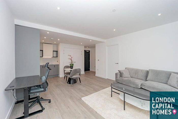 1 Bedroom Flat To Rent In Willowbrook House, Coster Avenue, London, N4