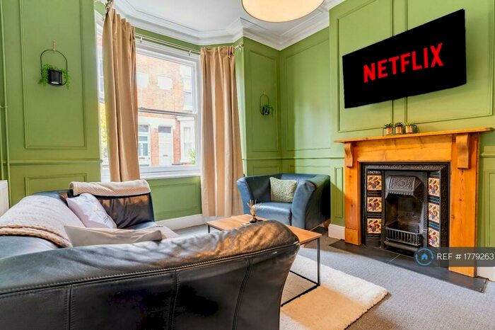 5 Bedroom Semi-Detached House To Rent In Brookhouse Avenue, Leicester, LE2