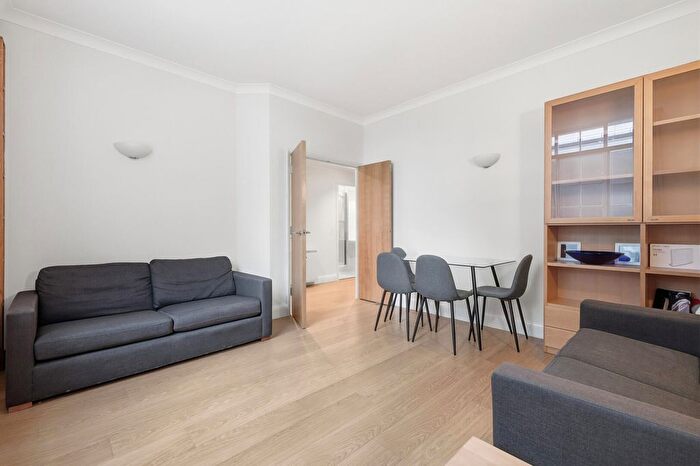 2 Bedroom Flat To Rent In Belvedere Road, County Hall Apartments, SE1