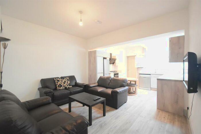 6 Bedroom Terraced House To Rent In Student Property - Selly Oak, Birmingham, B29