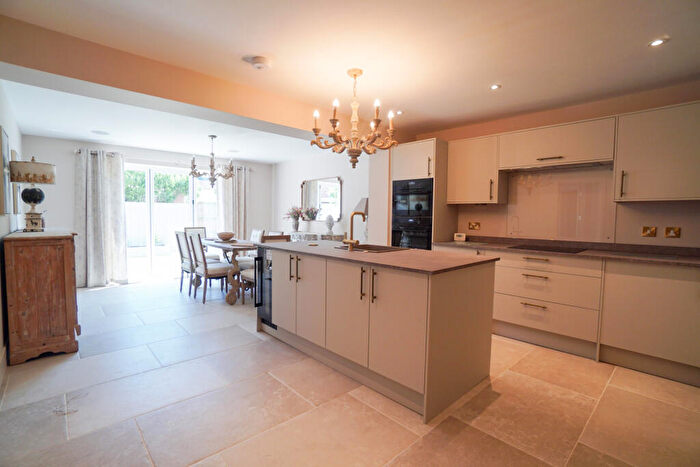 3 Bedroom Flat To Rent In Grey Friars, Chester, Cheshire West And Chester, CH1