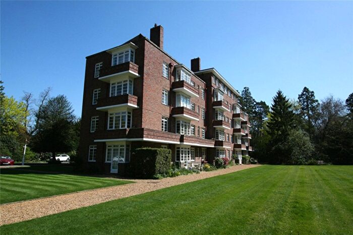 2 Bedroom Flat To Rent In Grange Court, Cambridge, CB3