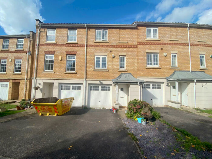 3 Bedroom House To Rent In Porthallow Close, Orpington, BR6