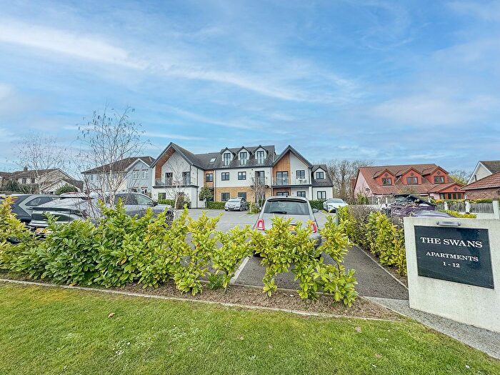 2 Bedroom Flat For Sale In Ferry Road, Hullbridge, SS5