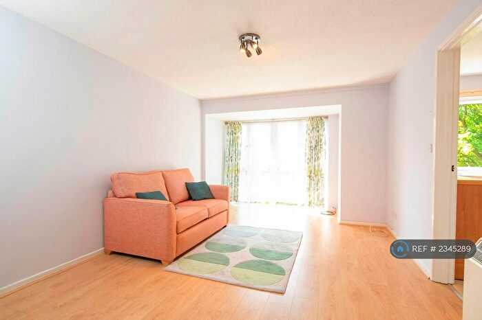 1 Bedroom Flat To Rent In Langshott, Horley, RH6