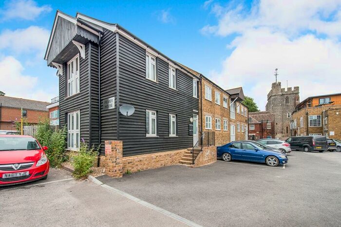 1 Bedroom Flat To Rent In High Street, Sittingbourne, Kent, ME10