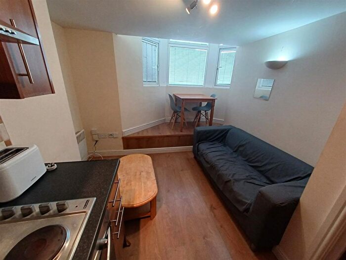2 Bedroom Flat To Rent In Colum Road, Cathays, Cardiff, CF10