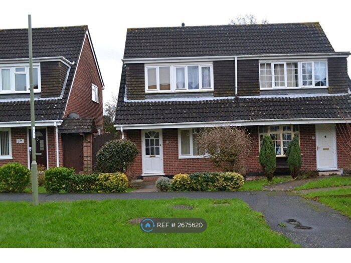 3 Bedroom Semi Detached House To Rent In Henley Gardens, Fareham, PO15