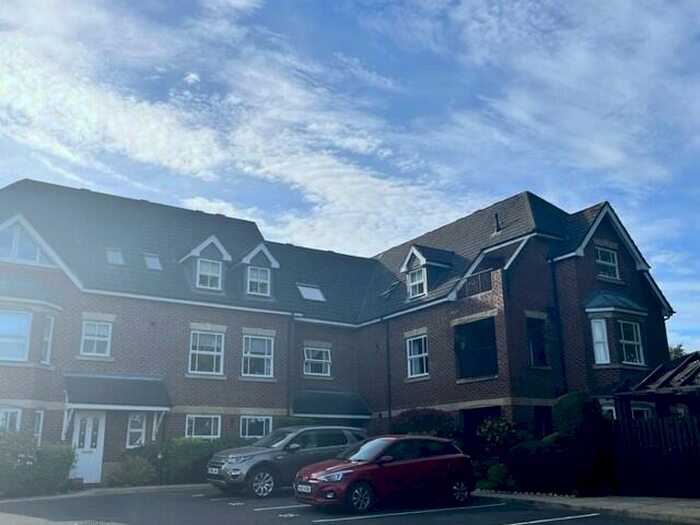 2 Bedroom Flat To Rent In Obelisk Way, Congleton, CW12