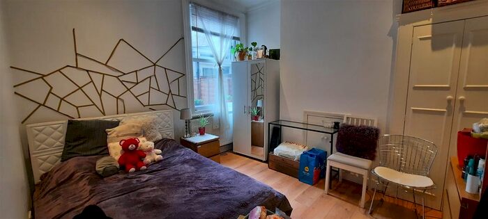 2 Bedroom Flat To Rent In Nascot Street, London, W12