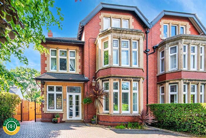 5 Bedroom Semi-Detached House For Sale In Thorne Road, Doncaster, DN2