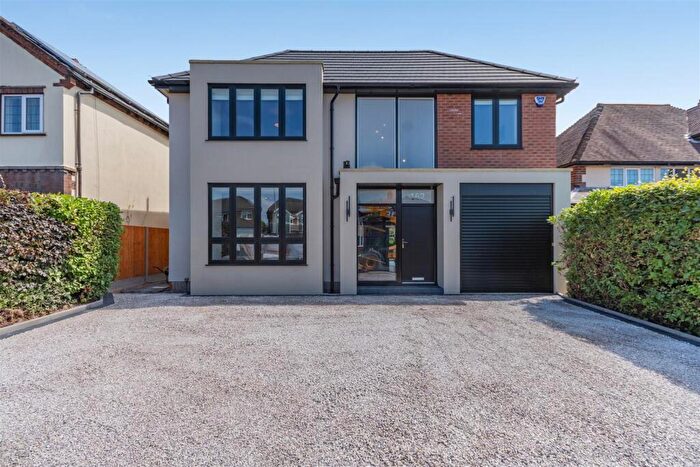 4 Bedroom Detached House For Sale In Bedford Road, Sutton Coldfield, B75