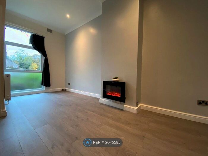 1 Bedroom Flat To Rent In Carlton House, Caergwrle, Wrexham, LL12