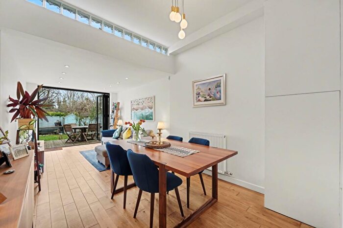 1 Bedroom Flat For Sale In Stapleton Hall Road, London, N4