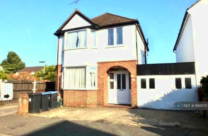 4 Bedroom Detached House To Rent In Woking, Woking, GU21