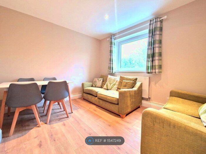 4 Bedroom Flat To Rent In Victoria Drive, London, SW19