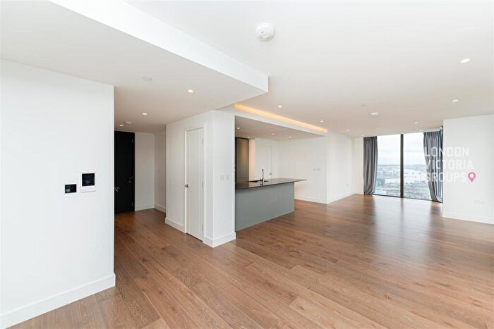3 Bedroom Apartment To Rent In Harcourt Tower, Marsh Wall, London, E14