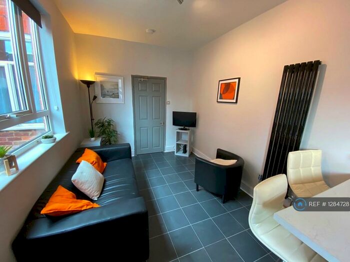 5 Bedroom Terraced House To Rent In Lutterworth Road, Northampton, NN1