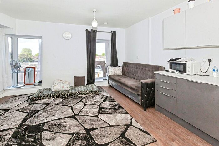 2 Bedroom Flat For Sale In Dover Court, Dominion Road, Southall, UB2