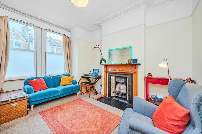 2 Bedroom Flat To Rent In Honeybrook Road, London, SW12