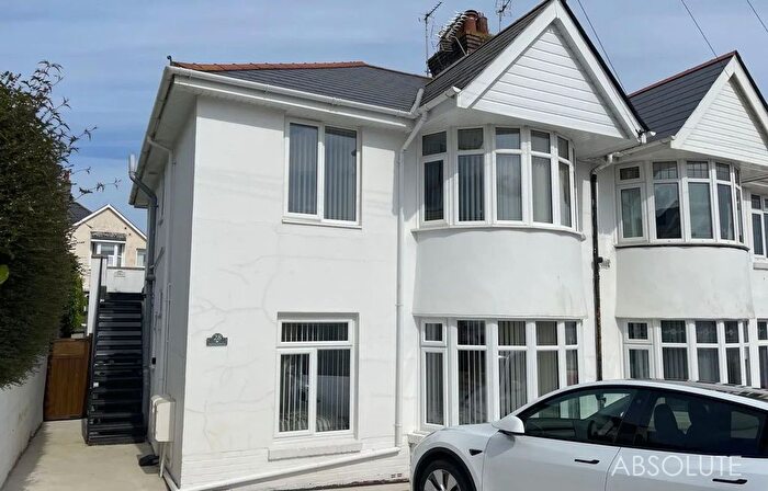 2 Bedroom Flat To Rent In Cedar Road, Paignton, TQ3