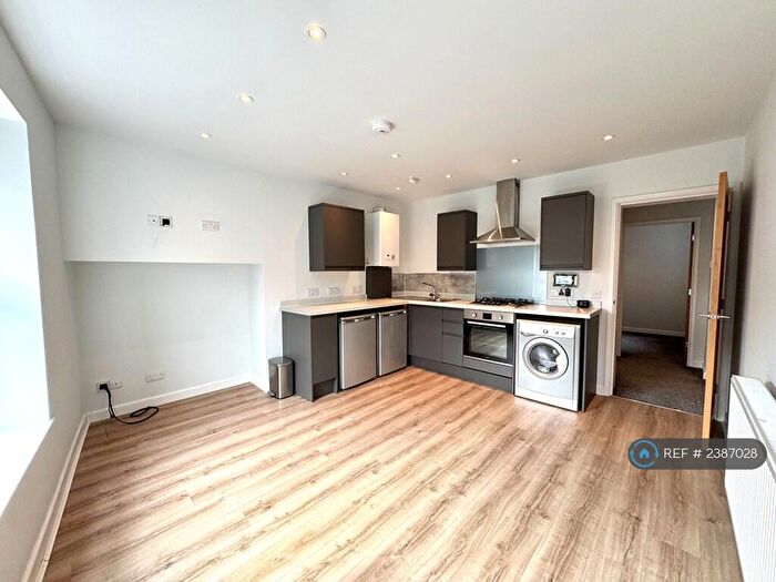 2 Bedroom Flat To Rent In Bridge Street, Macclesfield, SK11