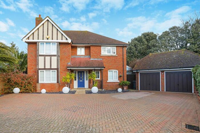4 Bedroom Detached House For Sale In Foreland Heights, Broadstairs, Kent, CT10