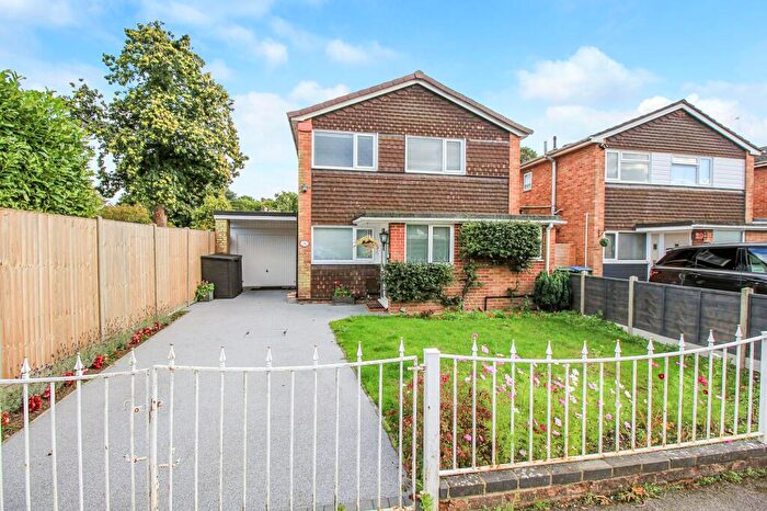 3 Bedroom Detached House For Sale In Pine Drive, Thornhill Park, SO18