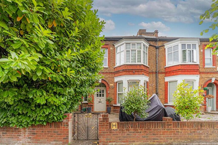 2 Bedroom Flat For Sale In Stanmore Road, London, N15