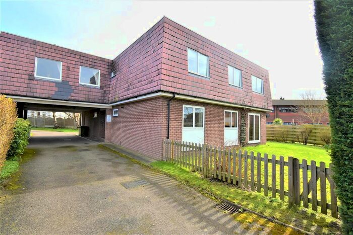 2 Bedroom Flat To Rent In New Road, Bourne End SL8