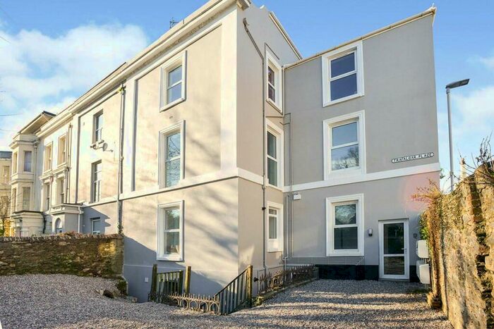2 Bedroom Flat To Rent In Devonport Road, Plymouth, PL1
