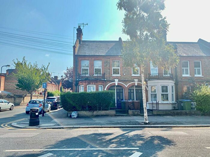 2 Bedroom Flat To Rent In Winns Avenue, E17