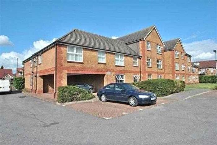 2 Bedroom Flat To Rent In Carlton House, Bedfont, TW14