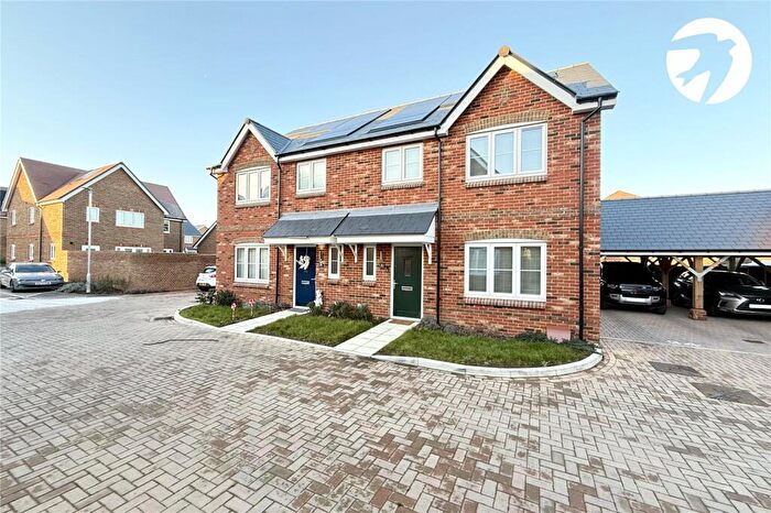 3 Bedroom Semi-Detached House For Sale In Daisy Drive, Swanley, Kent, BR8