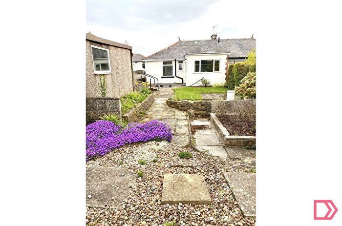 2 Bedroom Bungalow To Rent In The Crescent, Southowram, Halifax, HX3