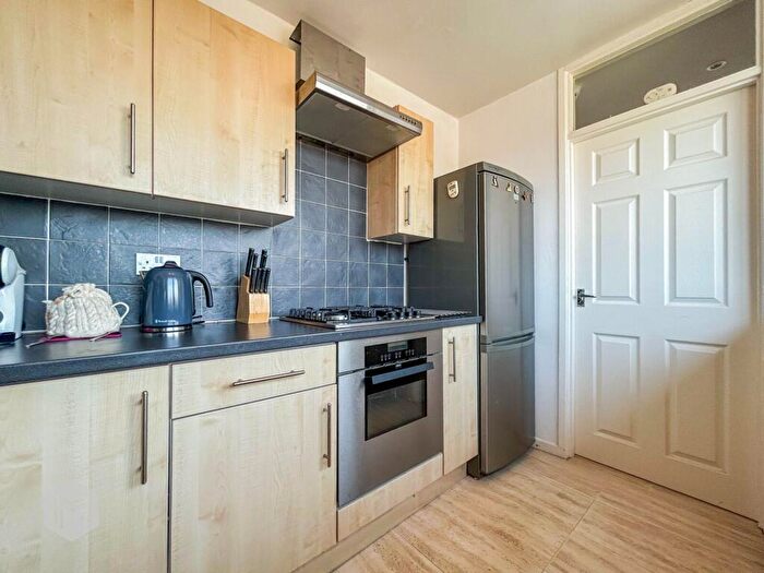 2 Bedroom Apartment For Sale In Crook Street, Bolton, BL3 - Photo 4