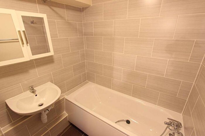 2 Bedroom Flat To Rent In Crescent Road, London, N22