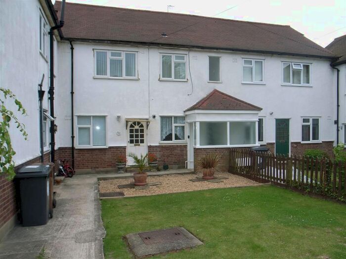 2 Bedroom Flat To Rent In Warren Road, London, London, E4