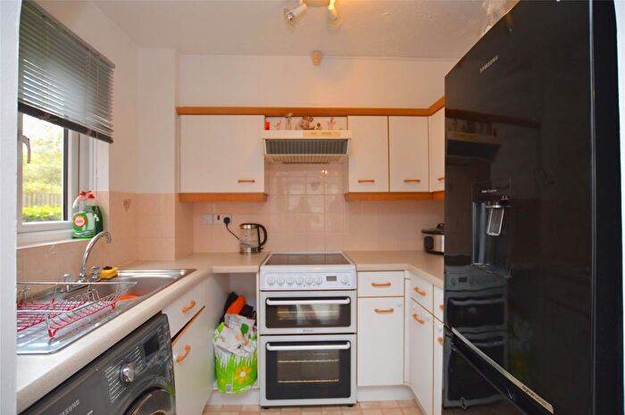 1 Bedroom Flat To Rent In Peartree Avenue, London, SW17