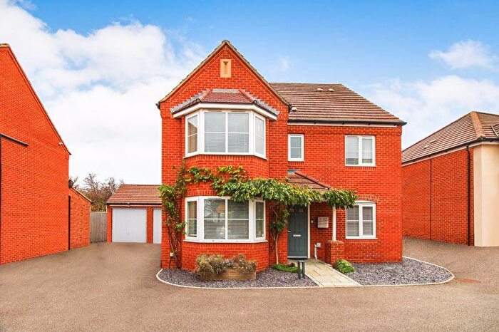 5 Bedroom Detached House For Sale In Thresher Close, Shefford, SG17