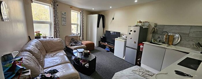 1 Bedroom Flat To Rent In Western Road, Southall, UB2