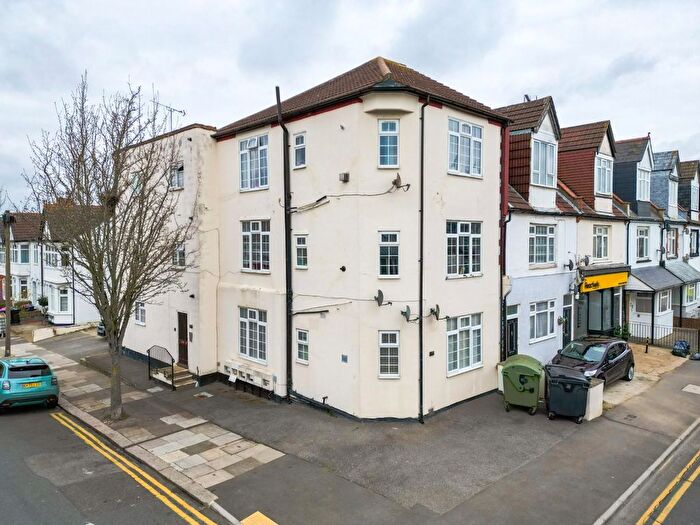 1 Bedroom Flat For Sale In Pall Mall, Leigh-On-Sea, SS9