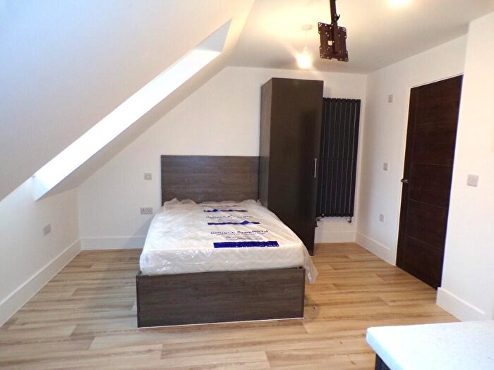 Studio To Rent In Charndon Close, Reading, Berkshire, RG2