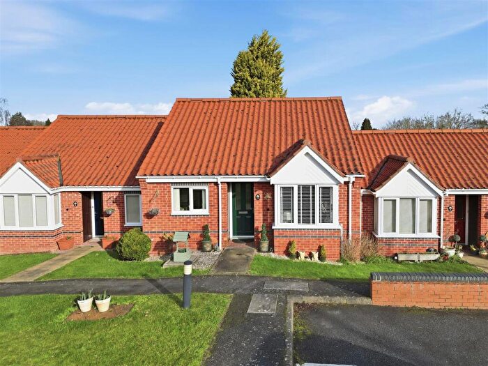 2 Bedroom Bungalow For Sale In Wolsey Close, Southwell, NG25