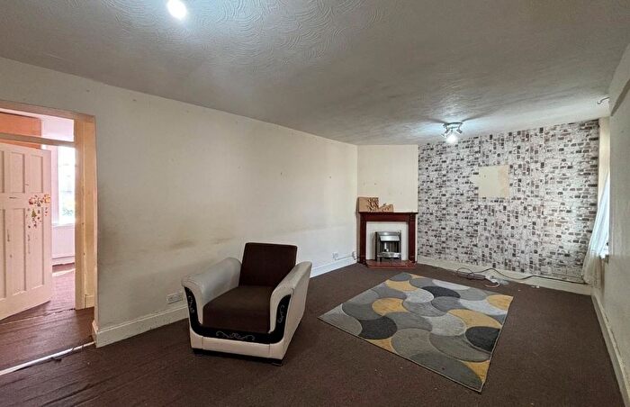 2 Bedroom Flat For Sale In A Courtlands Drive, Watford, Hertfordshire, WD17