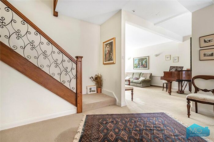 4 Bedroom Detached House For Sale In Aylmer Road, London, N2