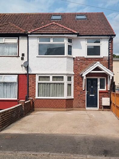 4 Bedroom End Of Terrace House For Sale In Berkeley Avenue, Hounslow, TW4
