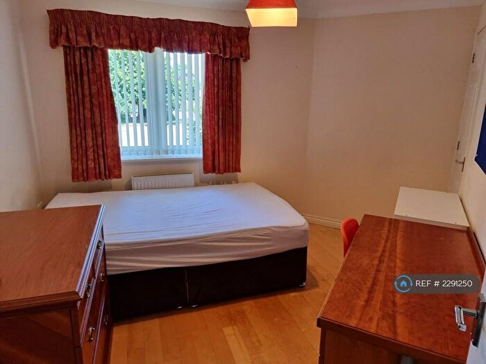 5 Bedroom Semi-Detached House To Rent In Baxendale Road, Chichester, PO19